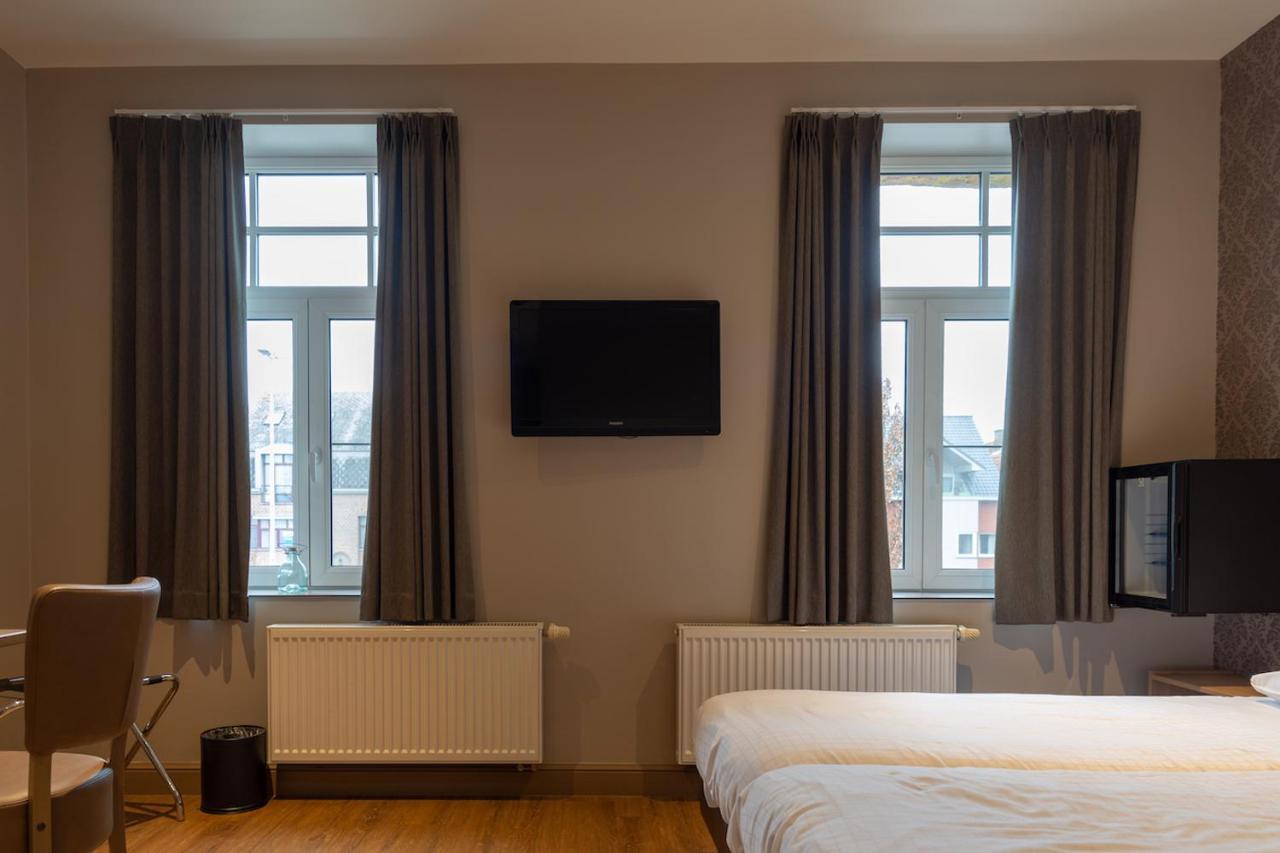 Oud Gemeentehuis Poelkapelle Extérieur photo