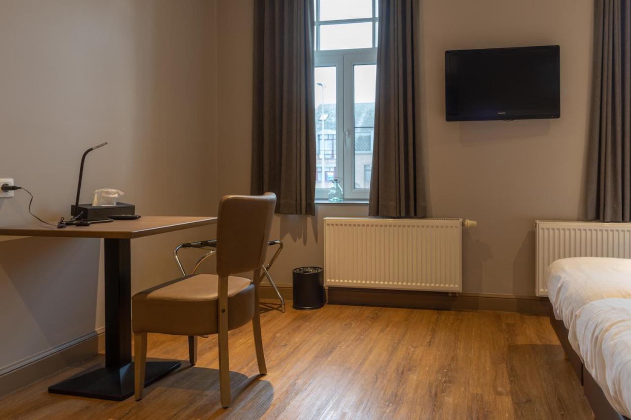 Oud Gemeentehuis Poelkapelle Extérieur photo