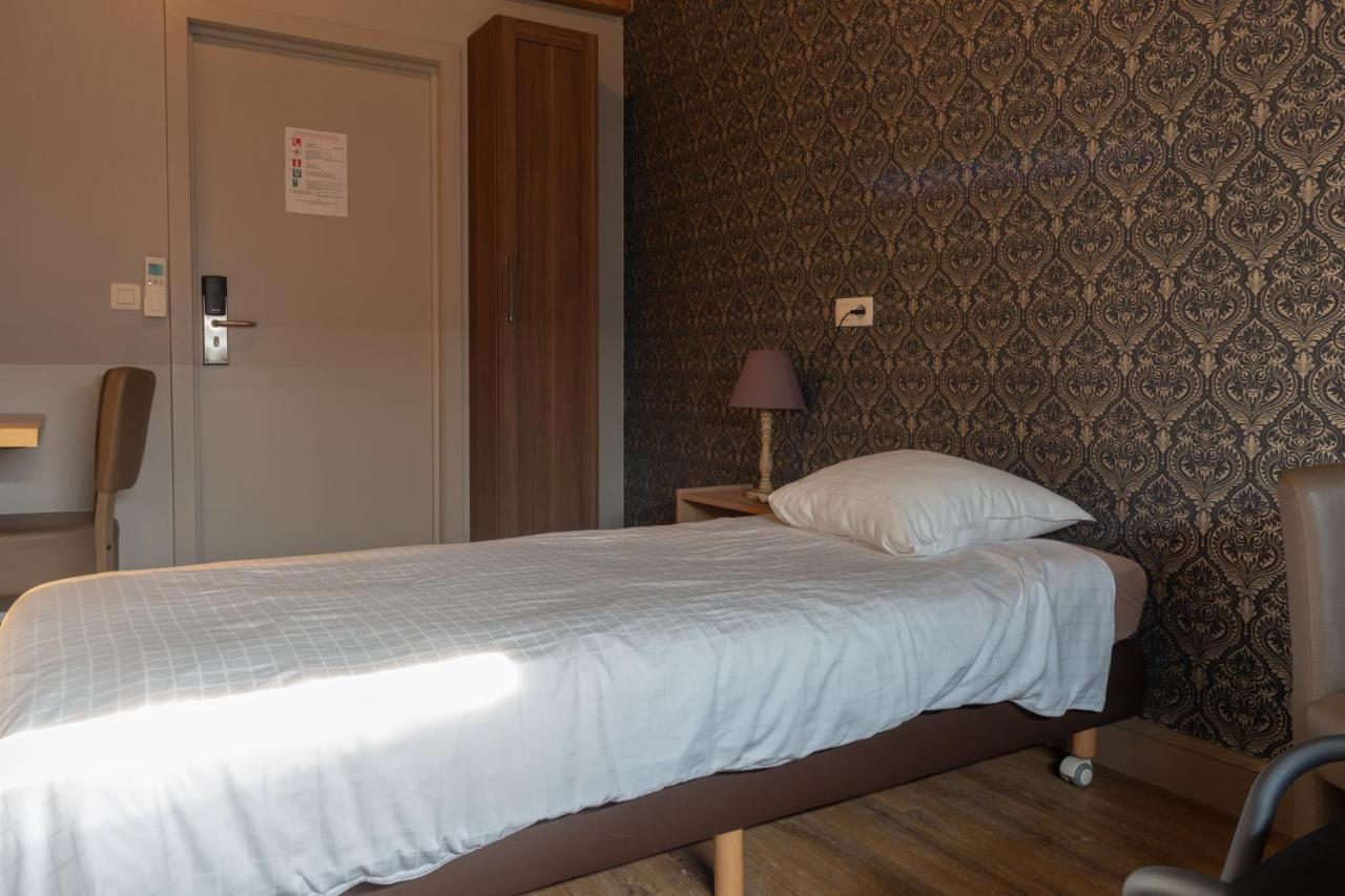 Oud Gemeentehuis Poelkapelle Extérieur photo