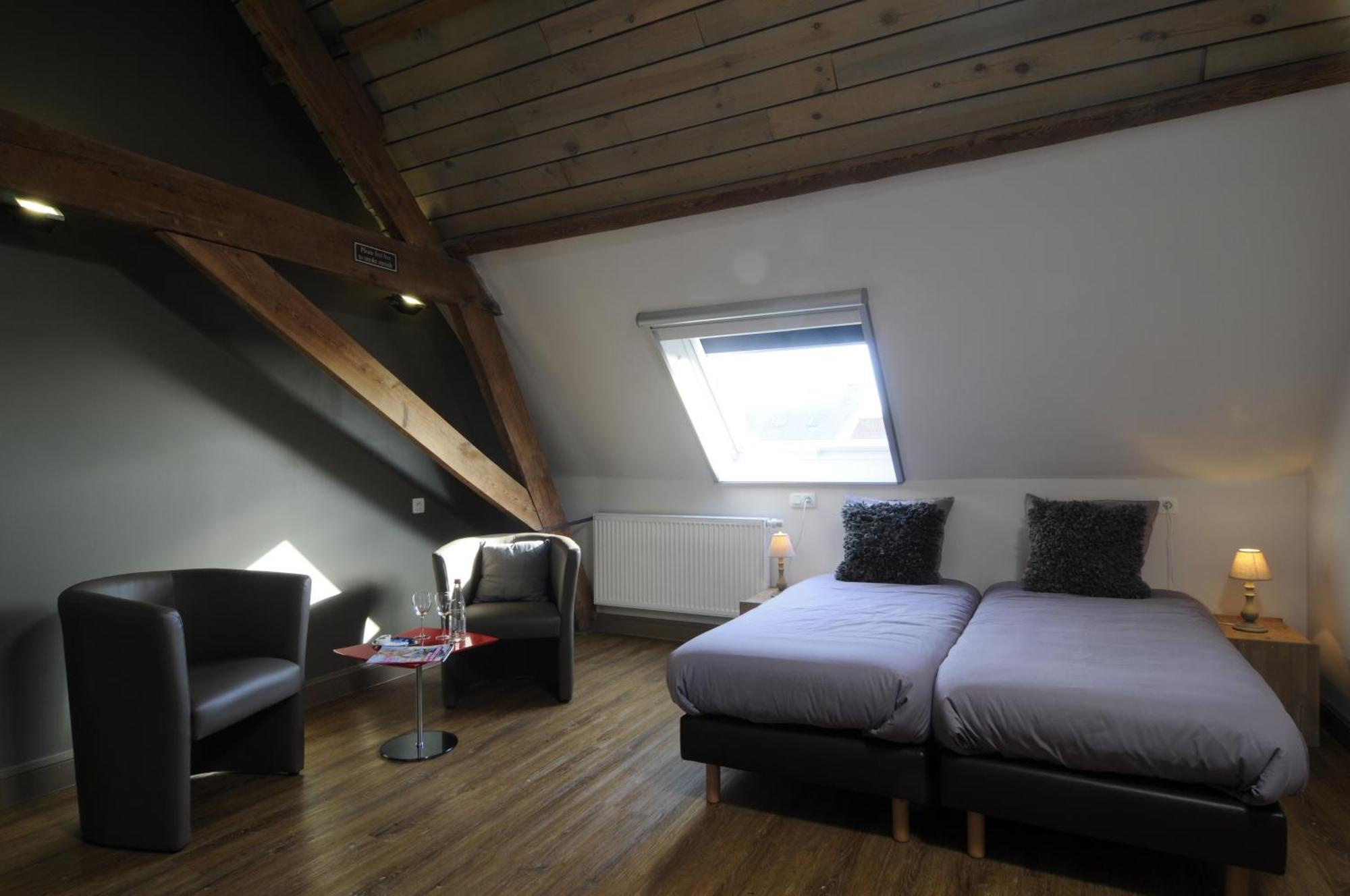 Oud Gemeentehuis Poelkapelle Extérieur photo